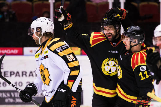 Brynäs Johan Alcén jublar med Kevin Clark