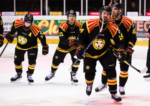 Brynäs Johan Alcén jublar med Jesper Jensen och Kevin