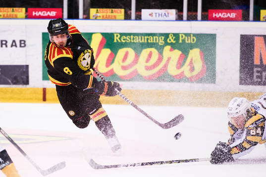 Brynäs Aaron Palushaj med ett skott på mål