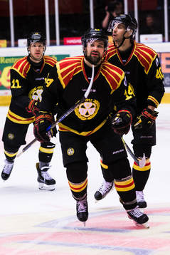 Brynäs Johan Alcén jublar med Jesper Jensen och Kevin