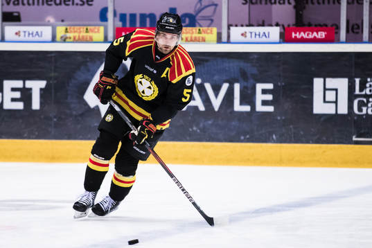 Brynäs Lukas Kilström innan ishockeymatchen i SHL mellan