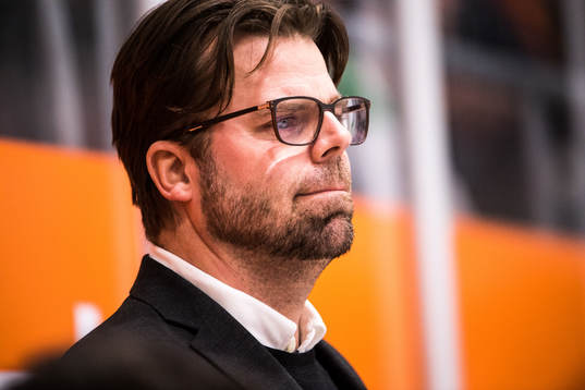 Karlskronas tränare Ove Molin  jublar