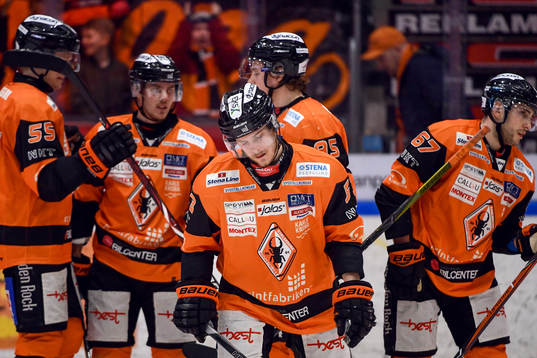 Karlskronas Joel Kellman jublar med lagkamrater