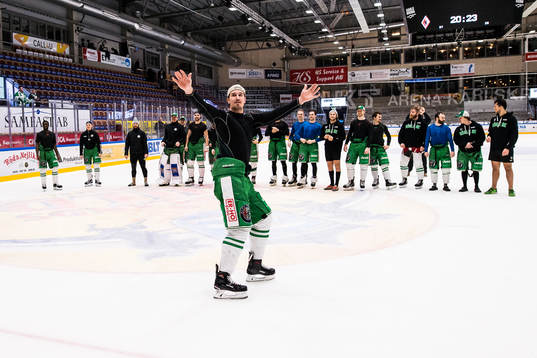 Rögle jublar och tackar supportrarna