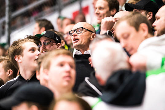 Röglö supportrar jublar