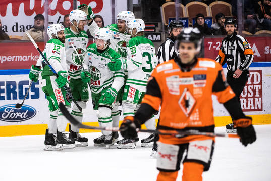 Rögles Bryan Lerg jublar med lagkamrater