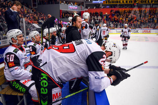 Malmö Redhawks Jens Olsson deppar i båset