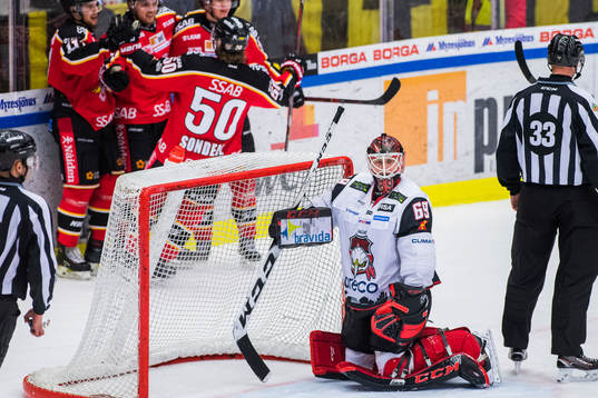 Malmö Redhawks målvakt Oscar Alsenfelt deppar