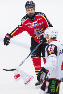 Luleås Nils Lundkvist och Malmö Redhawks Rhett Rakhshani