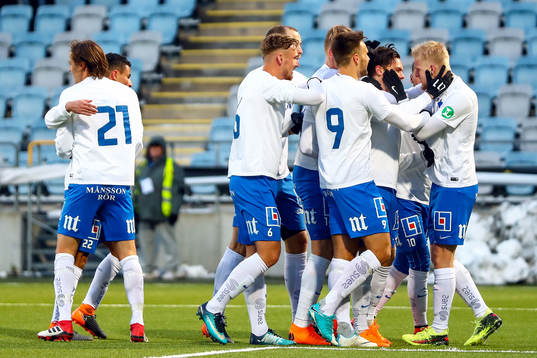 Norrköpings David Moberg Karlsson jublar med lagkamrater