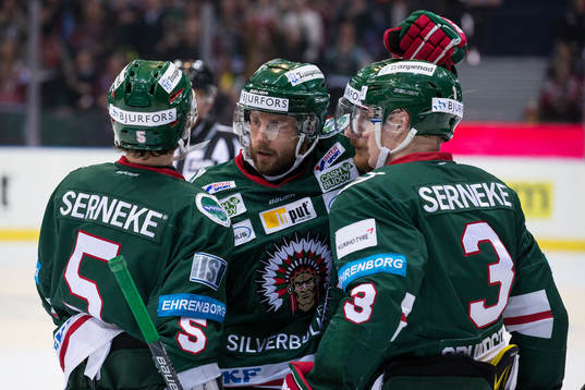 Frölundas Jan Mursak jublar med lagkamrater