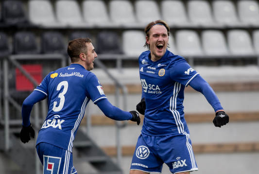 Sundsvalls Kim Skoglund  och Dennis Olsson jublar