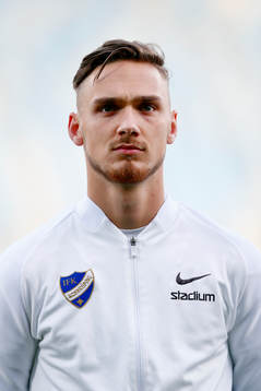 Norrköpings Linus Wahlqvist innan fotbollsmatchen i