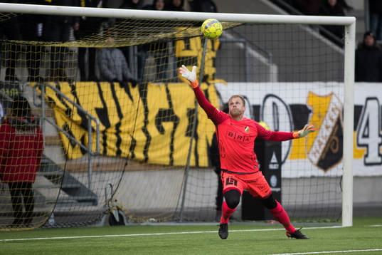 Häckens målvakt Peter Abrahamsson släpper in 0-1