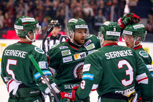 Frölundas Jan Mursak jublar med lagkamrater