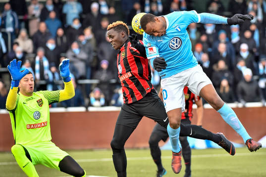Malmö FFs Carlos Strandberg och Brommapojkarnas Kyle