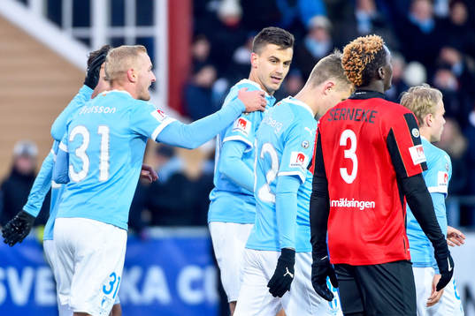 Malmö FFs Alexander Jeremejeff jublar med lagkamrater