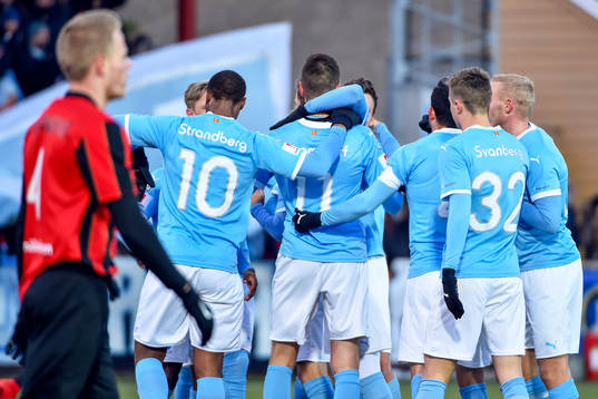 Malmö FFs Alexander Jeremejeff jublar med lagkamrater