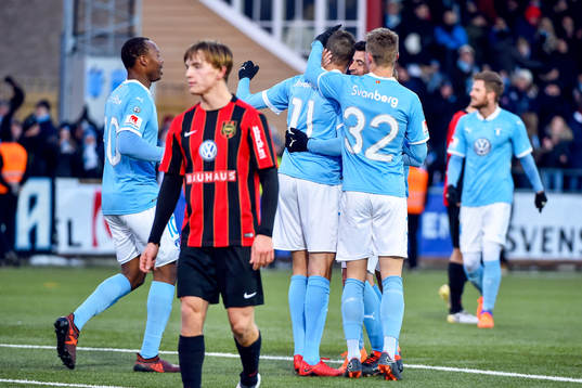Malmö FFs Alexander Jeremejeff jublar med lagkamrater