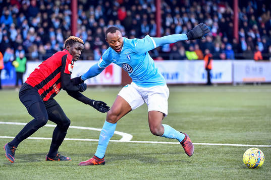 Brommapojkarnas Kyle Konwea och Malmö FFs Carlos Strandberg