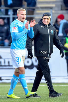 Malmö FFs Franz Brorsson får lämna planen skadad
