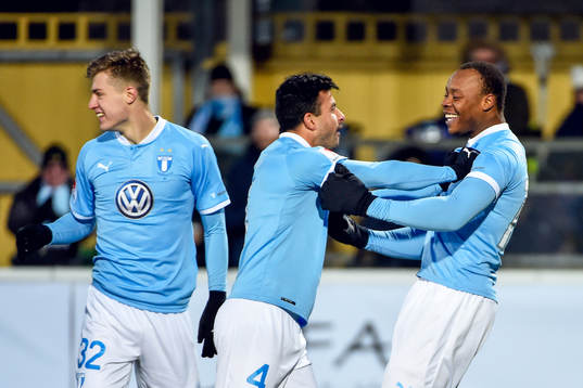 Malmö FFs Carlos Strandberg jublar med lagkamrater