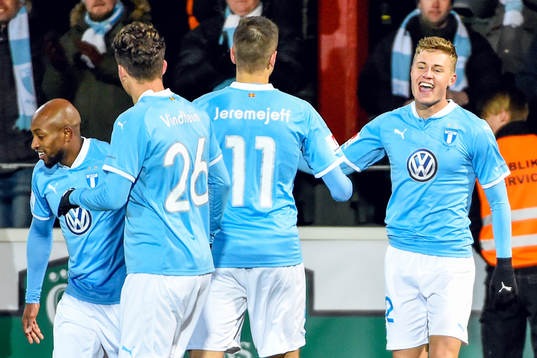 Malmö FFs Mattias Svanberg jublar med lagkamrater