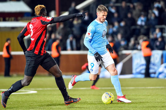 Brommapojkarnas Kyle Konwea och Malmö FFs Markus Rosenberg