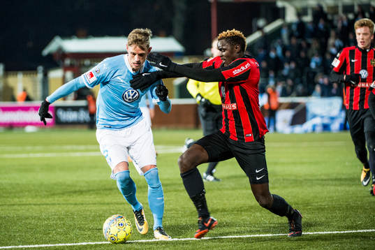 Malmö FFs Sören Rieks mot Brommapojkarnas Kyle Konwea