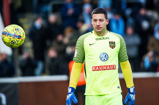 Brommapojkarnas målvakt Nikola Petric