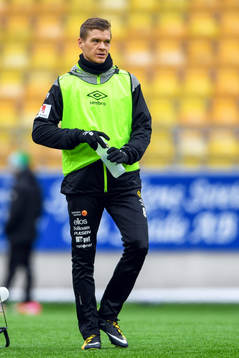 Elfsborgs Samuel Holmén värmer upp