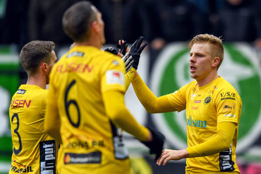 Elfsborgs Per Frick jublar med lagkamrater