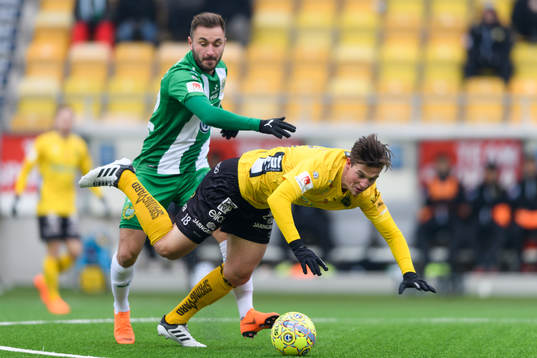 Elfsborgs Simon Olsson faller