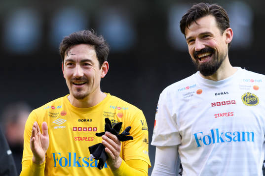 Elfsborgs Stefan Ishizaki och målvakt Kevin Stuhr Ellegaard