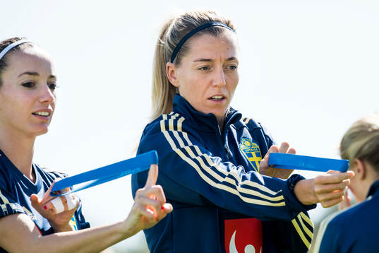 Kosovare Asllani och Linda Sembrant