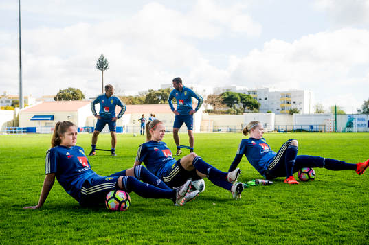 Filippa Angeldal, Amanda Ilestedt och målvakt Hedvig