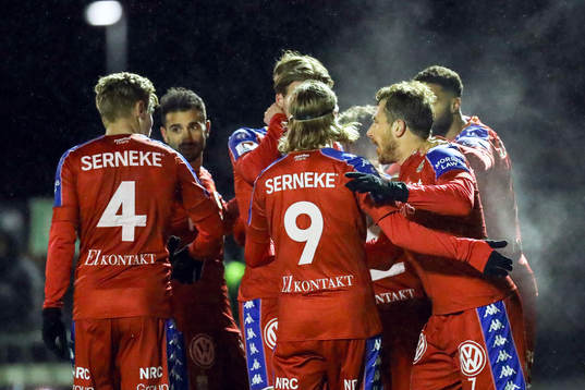 IFK Göteborgs Sebastian Ohlsson jublar med lagkamrater