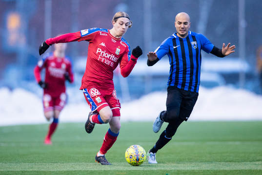 IFK Göteborgs Elias Mar Omarsson  jagas av Sirius Karl