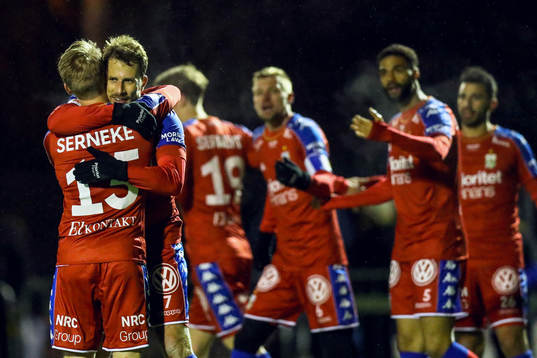 IFK Göteborgs Tobias Hysén och Mikael Ingebrigtsen jublar