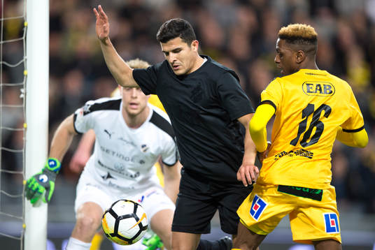 s Tarik Elyounoussi