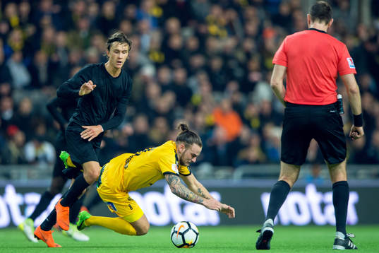 s Kristoffer Olsson och Halmstads Pontus Silfwer