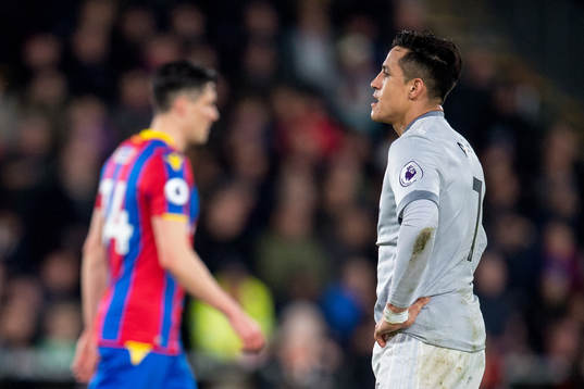 Alexis Sánchez of Manchester United looks dejected