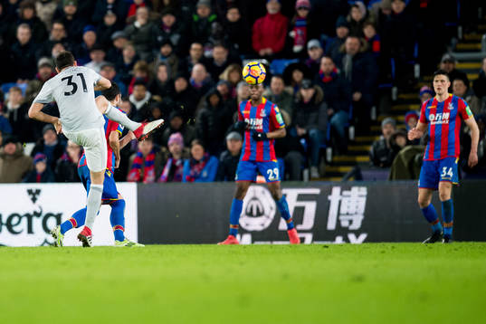 Nemanja Matic of Manchester United scores 3-2