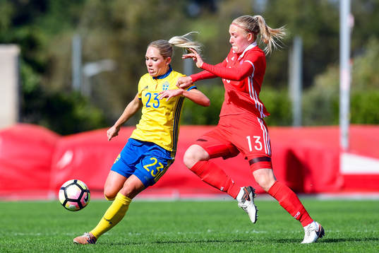 Sveriges Elin Rubensson och Rysslands Anna Belomyttseva