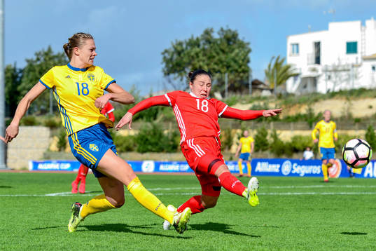 Sveriges Fridolina Rolfö och Rysslands Elvira Ziiastinova