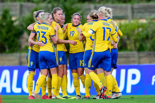 Sveriges Filippa Angeldal jublar med lagkamrater