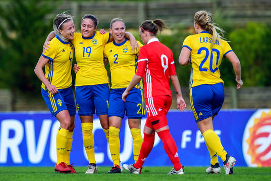 Sveriges Filippa Angeldal jublar med lagkamrater