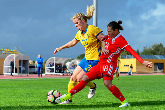 Sveriges Mimmi Larsson och Rysslands Elvira Ziiastinova
