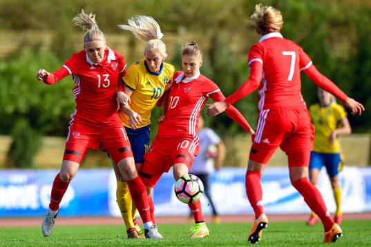Sveriges Sofia Jakobsson stoppas av Rysslands Anna