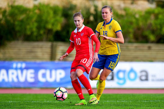 Rysslands Nadezda Smirnova och Sveriges Fridolina Rolfö